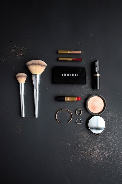 Quels sont les gestes pour bien réussir un maquillage ?
