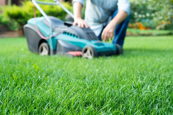 Tondeuse qui ne démarre pas : astuces de dépannage de tondeuse