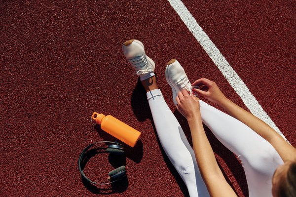 Les gourdes plates : un accessoire chic essentiel pour voyager